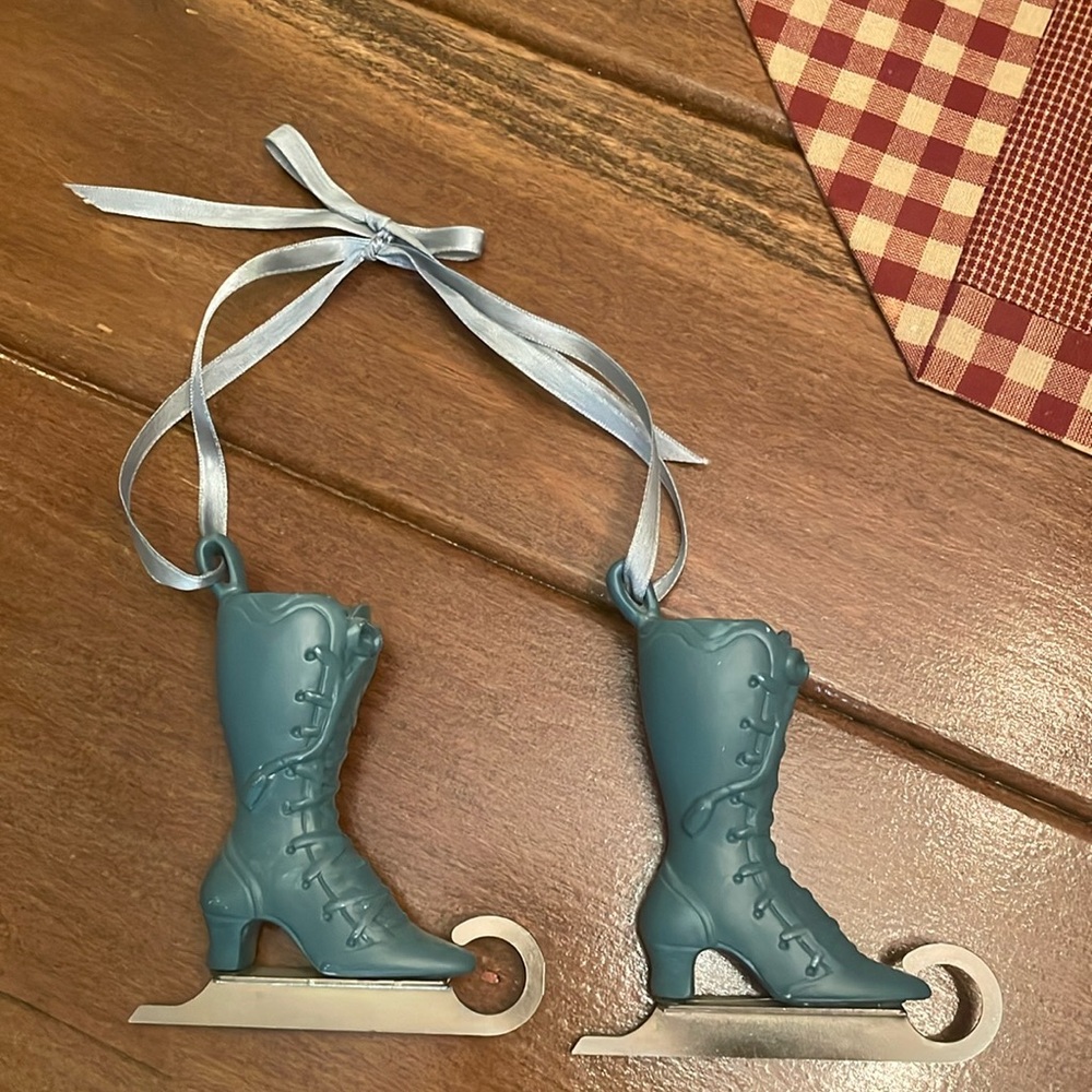 Vintage Kurt Adler Victorian Ice Skating Ornament - Picture 2 of 6